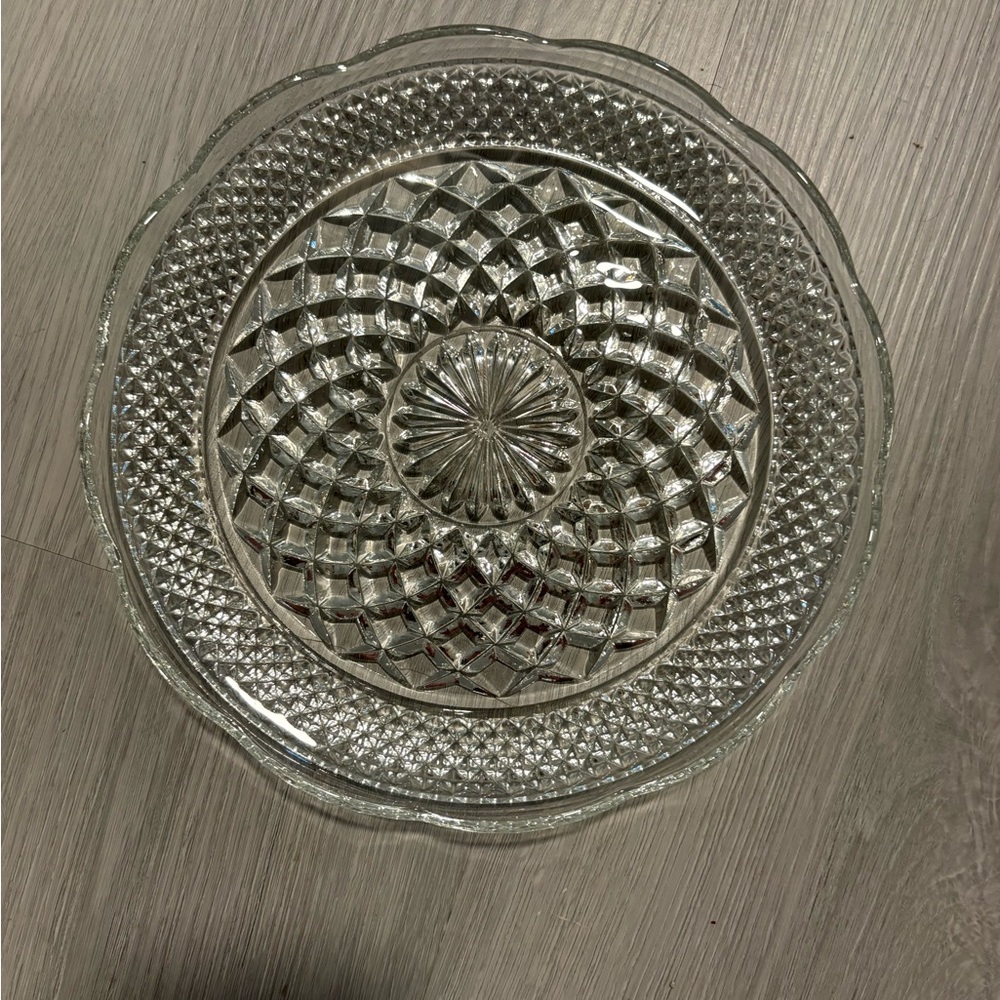 Vintage Anchor Hocking Wexford Scalloped 9.5 Inch Dinner Plates